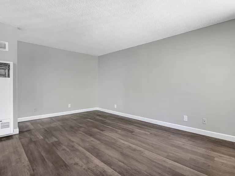 Potomac Apartments — Photo 15