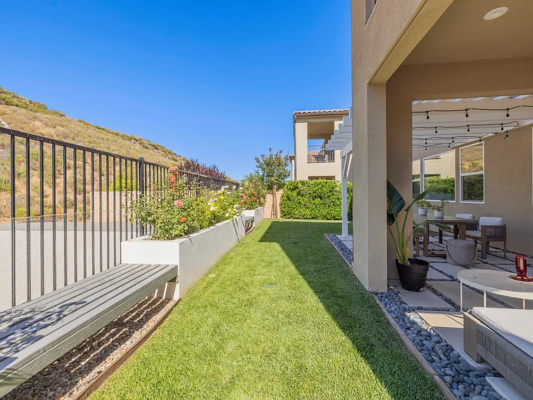 19212 Blackthorn Dr — Photo 56