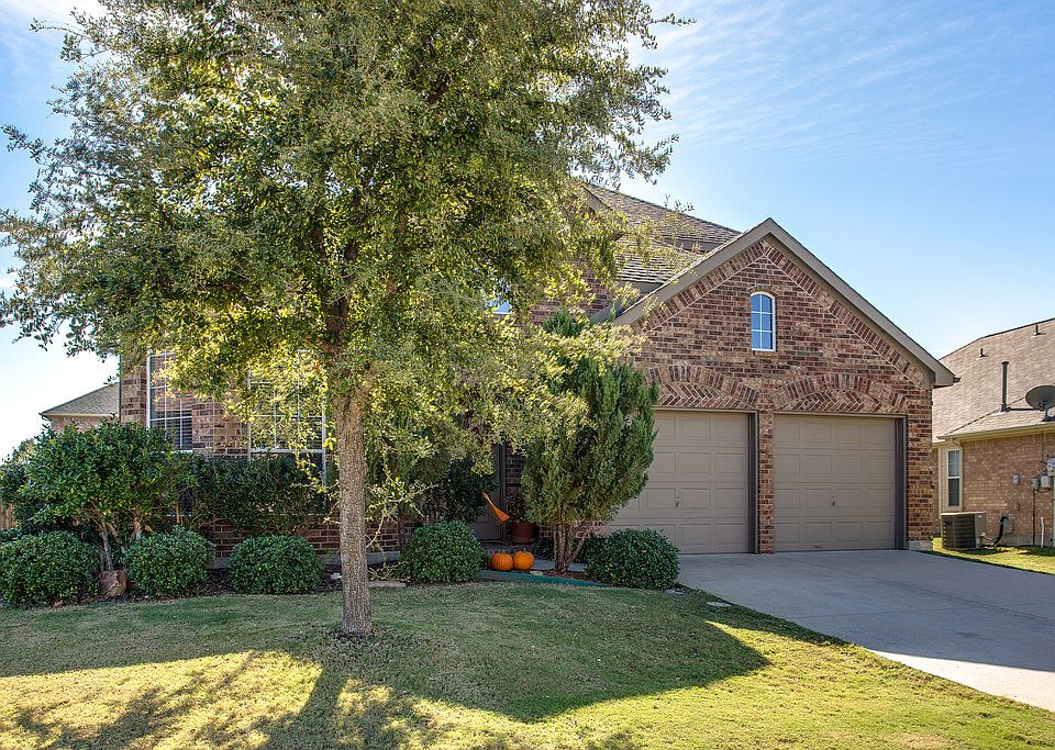 1st image of 2440 Foxwood Ln