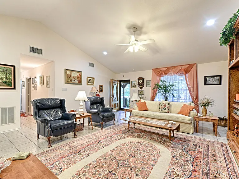 105 Santee Dr — Photo 10