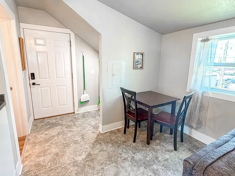 111 E Jackson St — Photo 5