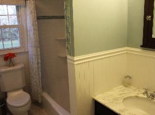 8 Baneberry Dr, Whitehouse Station, NJ 08889