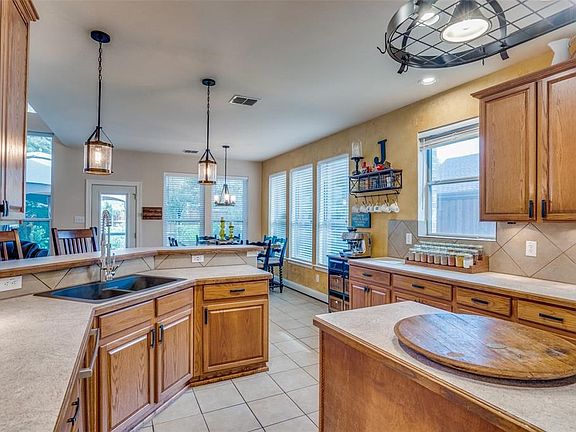 3rd image of 1609 Redcedar Dr