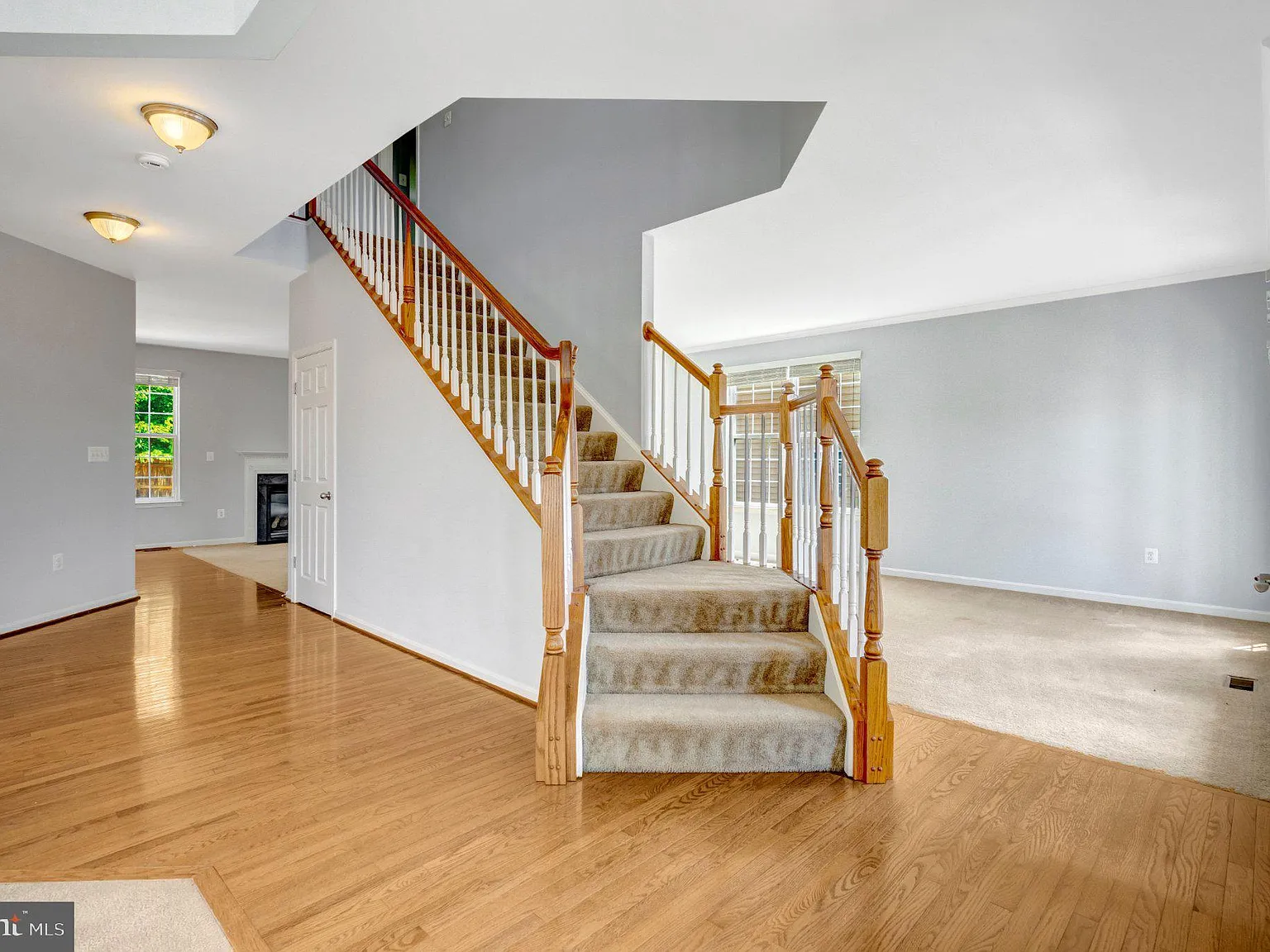 5 bed, 3.5 bath, 3953 sqft, $3,999 — Photo 3