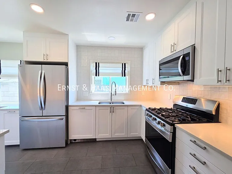 1926 Daisy Ave — Photo 11