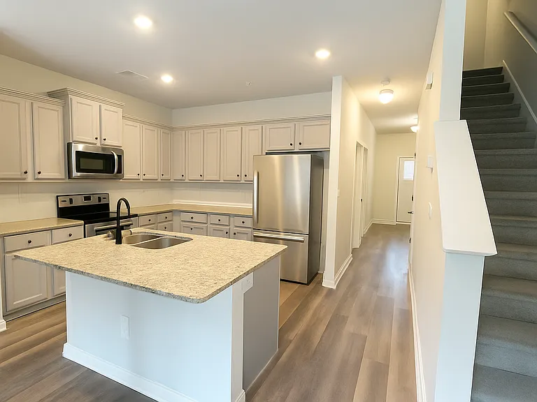 2890 Bayrose Cir — Photo 3