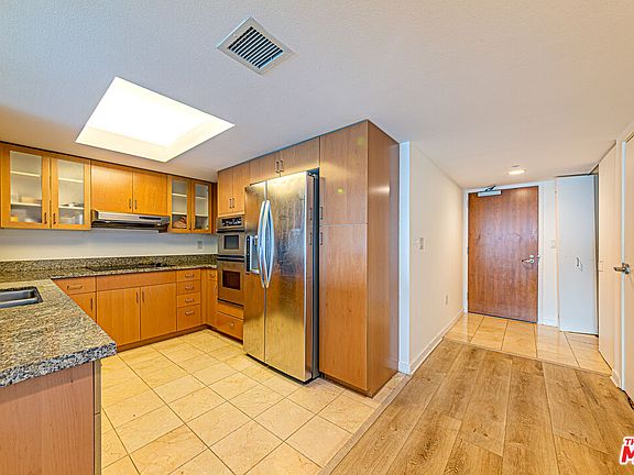 4th image of 13700 Marina Pointe Dr Unit 1018