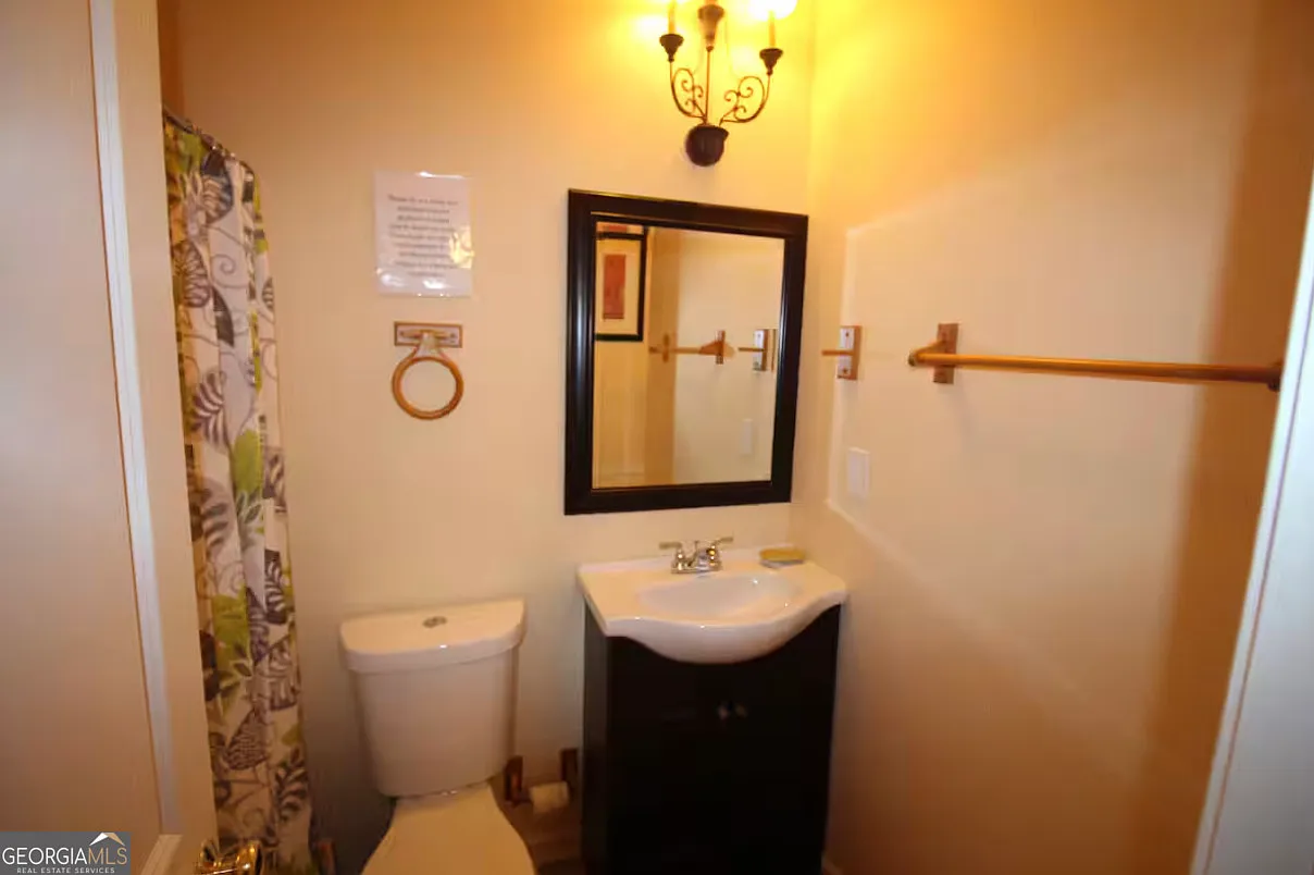 1 bed, 1.0 bath, 975 sqft, $1,175 — Photo 3