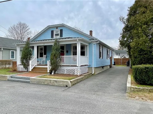 5 High St, Smithfield, RI 02917