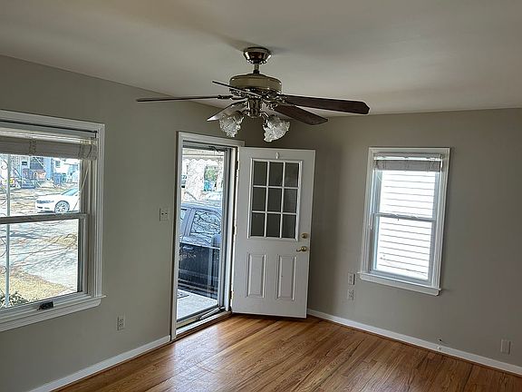 3rd image of 1420 E Milton Ave