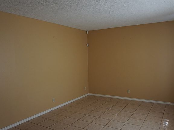 2nd image of 504 Idylwood Ln