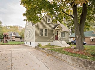 227 Clifton Dr, Round Lake Park, IL 60073