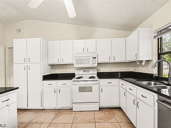5th image of 4118 SW 14th Ave