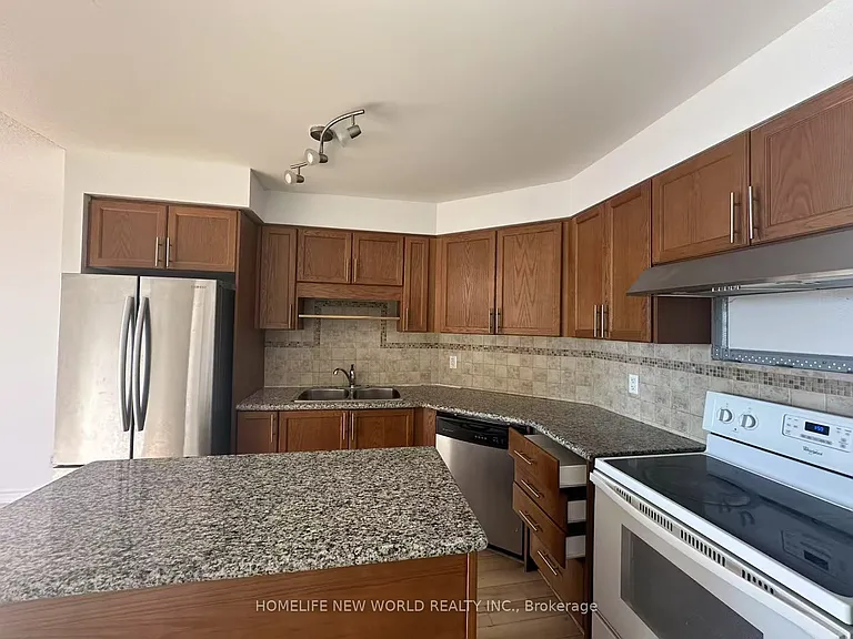 18 Harding Blvd #1126 — Photo 3