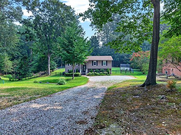 3rd image of 303 Marl Ravine Rd
