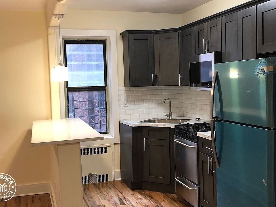 1st image of 100 E 21st St APT 215