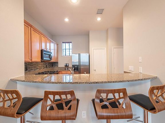 breakfast bar (barstools not inlcuded)