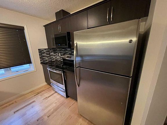 4th image of 162 E Windstone Mews SW
