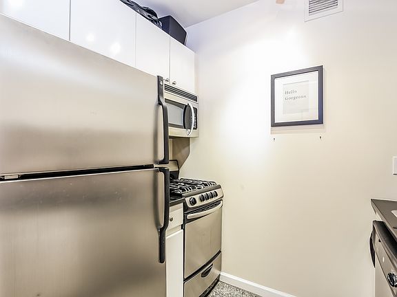 5th image of 201 W 72nd St APT 5J