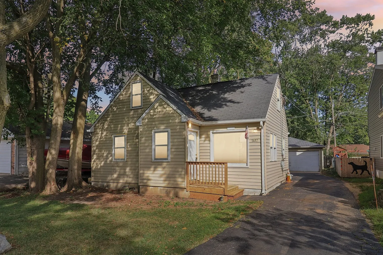 1417 Kenmore Ave photo 1
