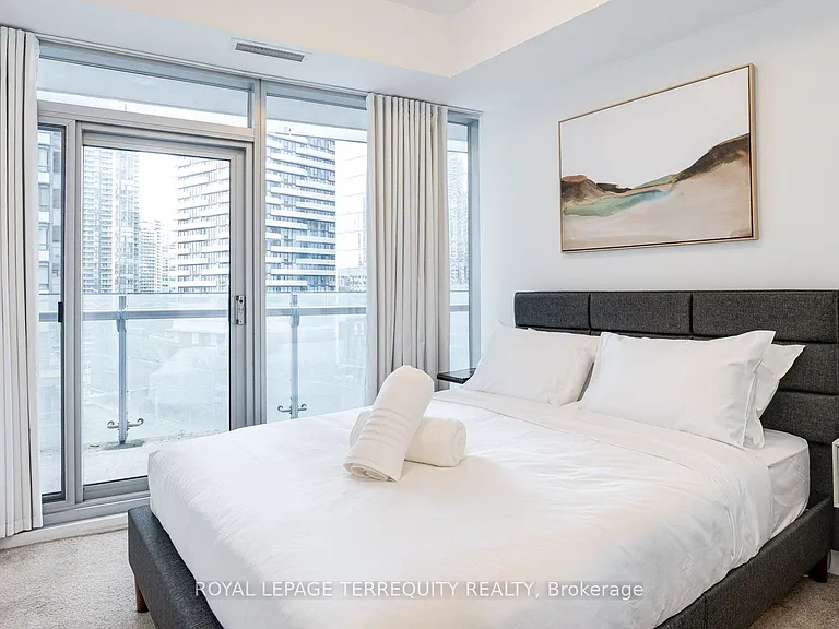 14 York St #1101 — Photo 10