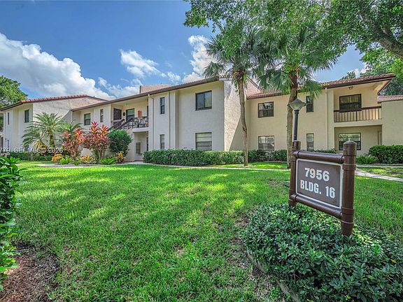4th image of 7956 Eastlake Dr #F
