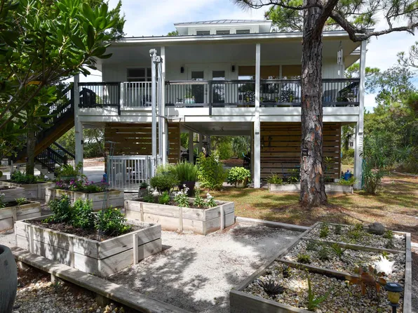 741 W Pine Ave, Eastpoint, FL 32328