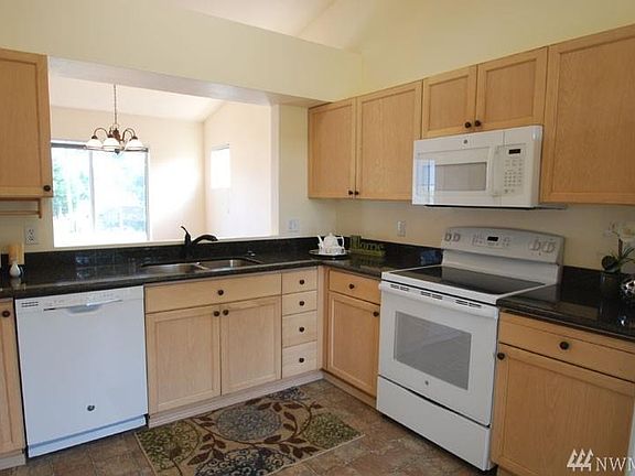 3rd image of 9134 Deni Dr NE