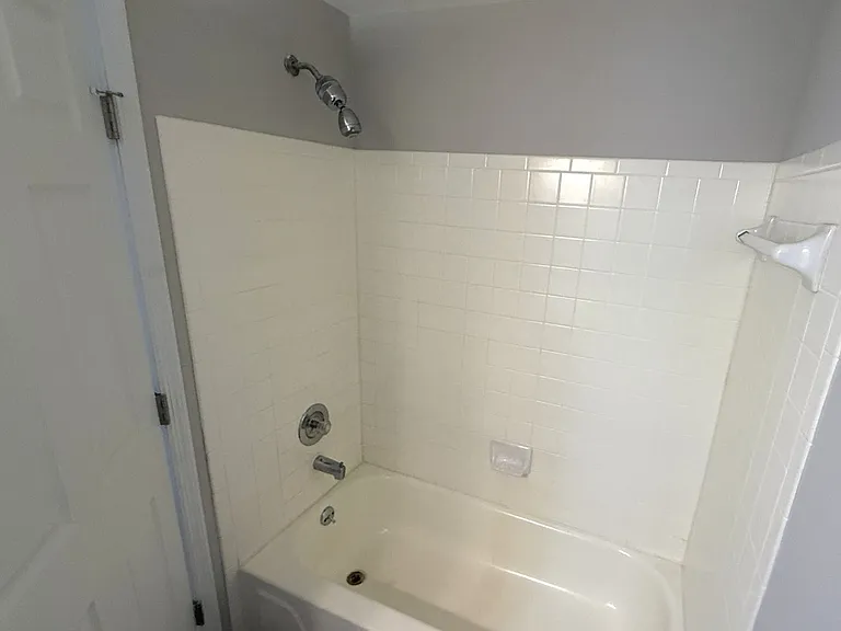 1604 Arlyn Cir #J — Photo 13
