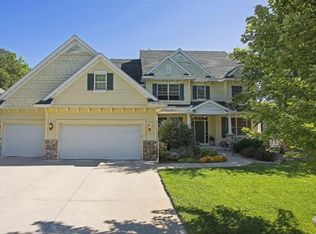 1430 Knob Hill Ln, Excelsior, MN 55331