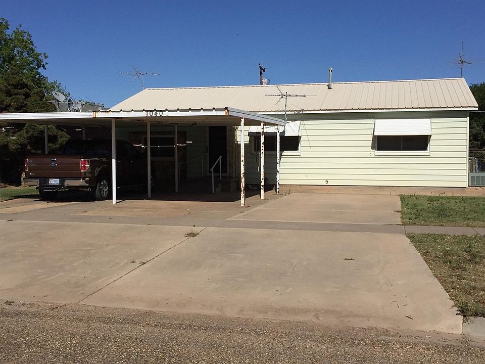Easy maintenance metal roof, window shades.  Parking for 3 vehicles