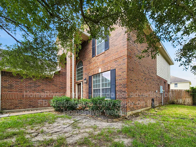 17927 Serene Shore Dr — Photo 2