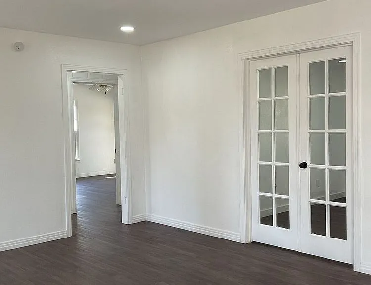 1501 N Park St — Photo 4