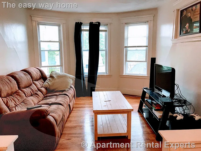 223 Summer St — Photo 4