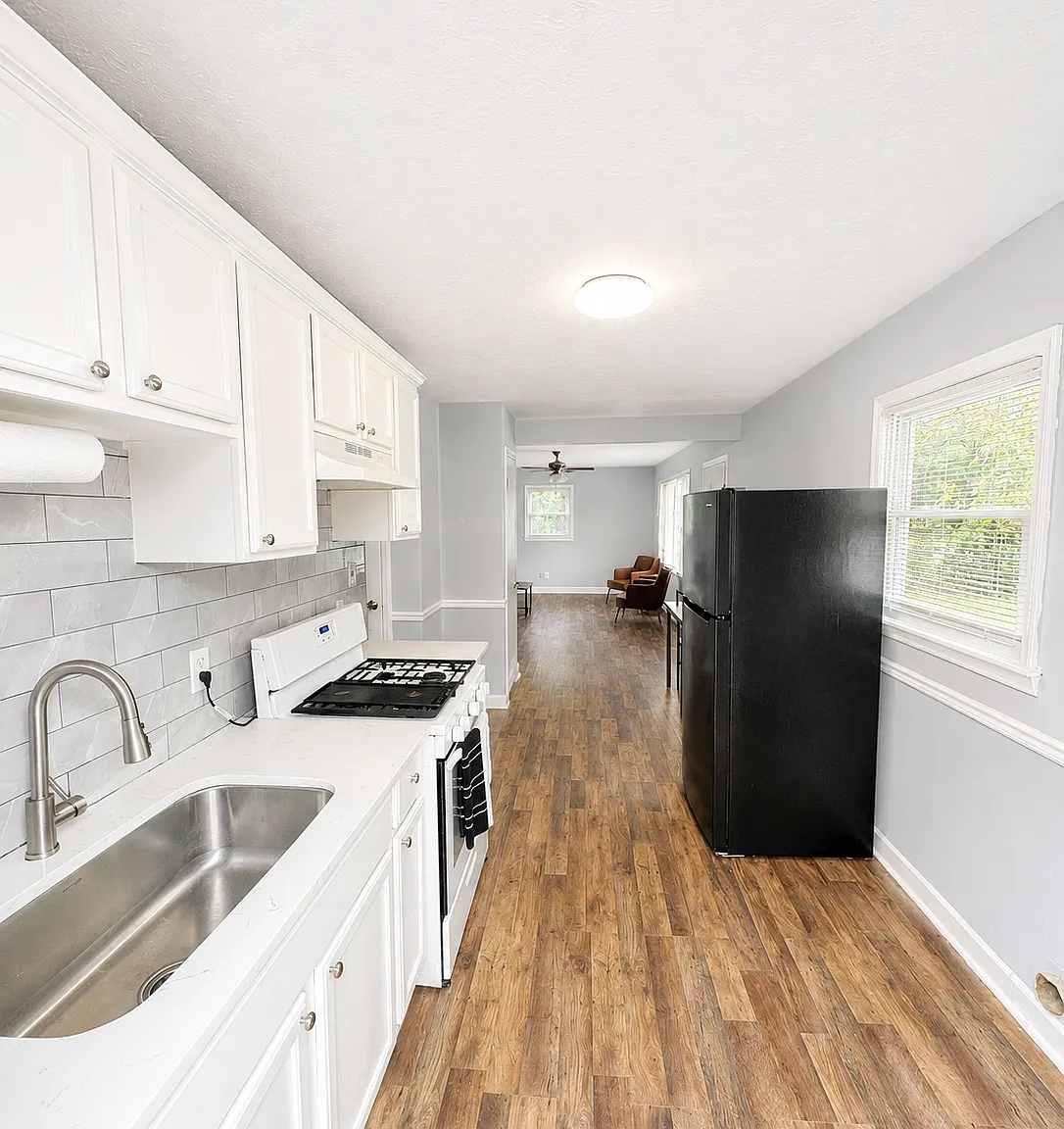 3 bed, 950 sqft, $1,325 — Photo 2
