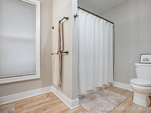 4th image of 1036 Fairmount St SE