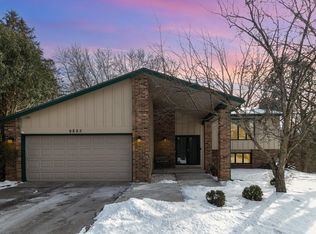 9895 Buckingham Dr, Eden Prairie, MN 55347