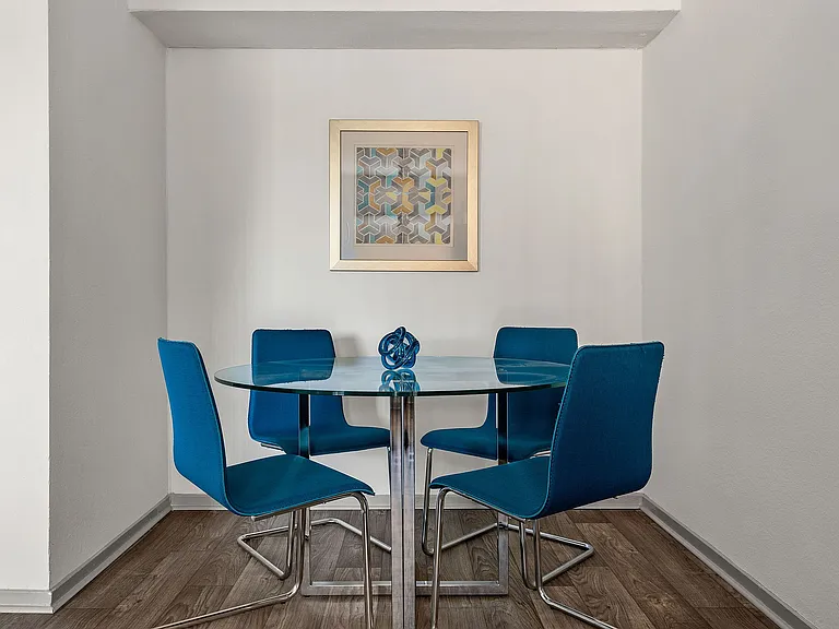 C242360_Calloway_1B1BModel_DiningRoom2_02-2