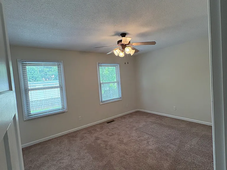 1476 Highway 126 #B8 — Photo 32