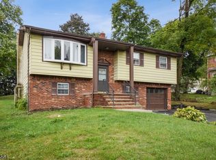 3 Lakeview Ave, Andover, NJ 07821