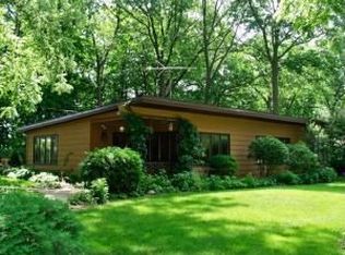 251 Pearson Dr, Lake Geneva, WI 53147