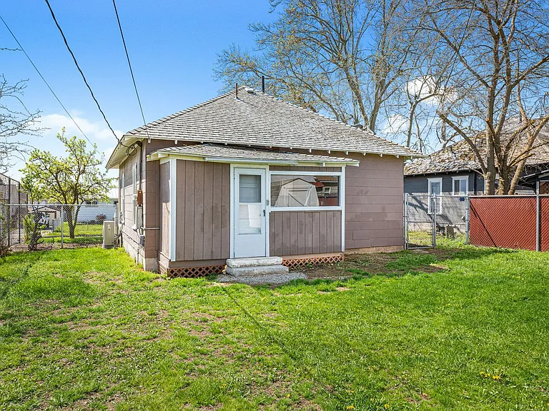 709 E Kiernan Ave — Photo 24