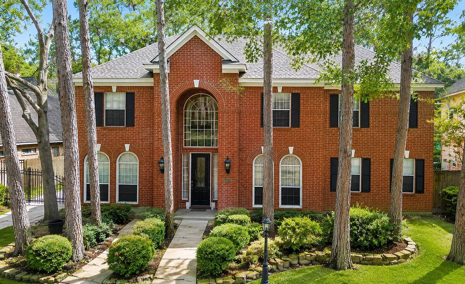 5 bed, 3.5 bath, 3552 sqft, $4,200 — Photo 1