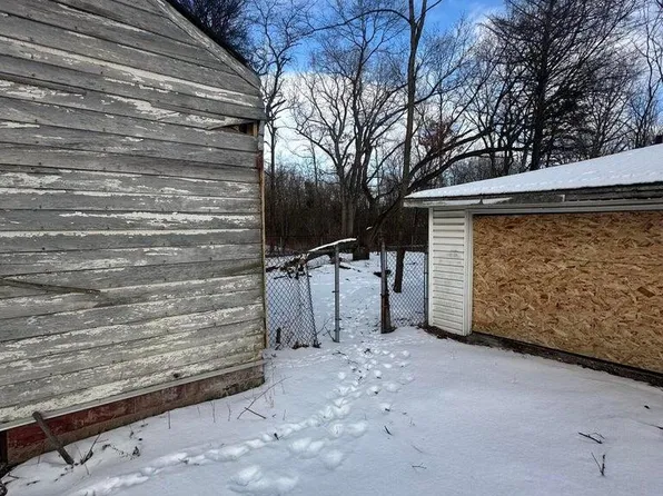2001 Hovey Pl, Gary, IN 46406