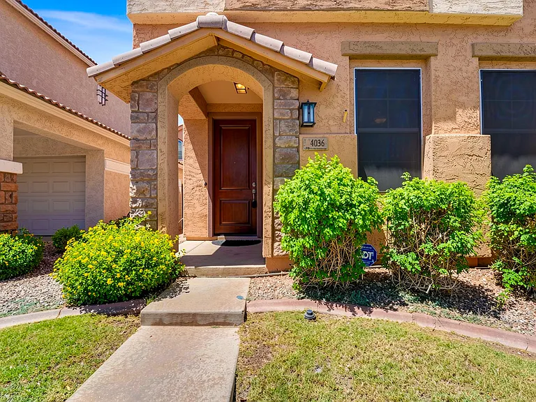 4036 E Carla Vista Dr — Photo 3