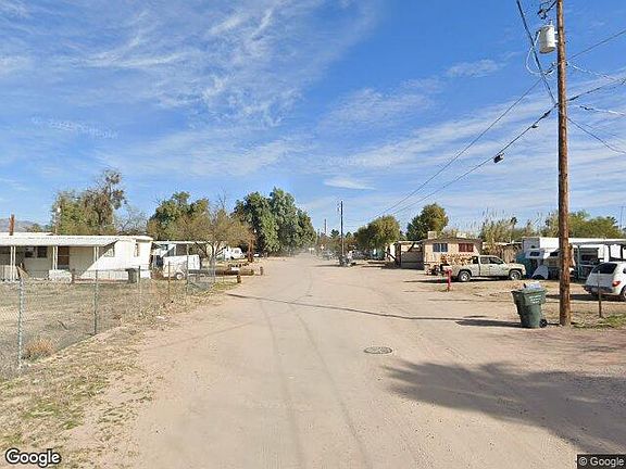 Exterior Neighborhood (street photo)