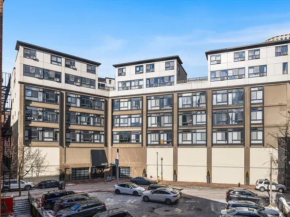 12 Stoneholm St APT 522, Boston, MA 02115