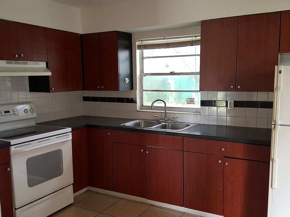 1st image of 3826 Lakeshore Dr APT A