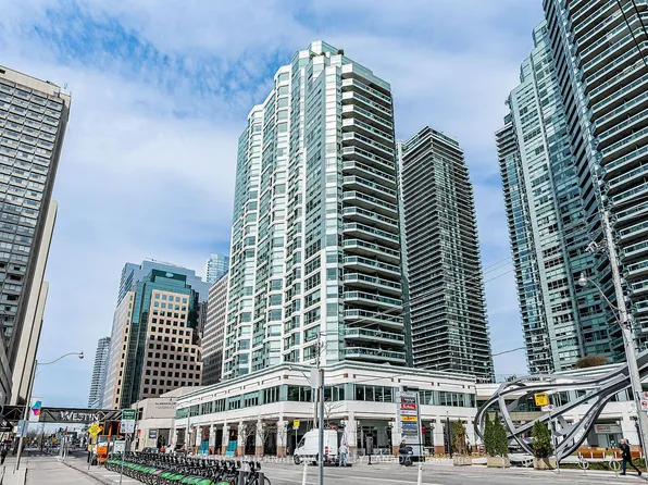 10 Queens Quay W #2305, Toronto, ON M5J 2R9