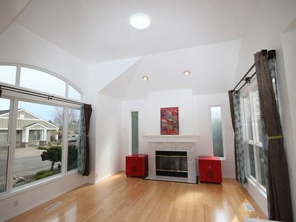 Living Room w/ Fireplace
